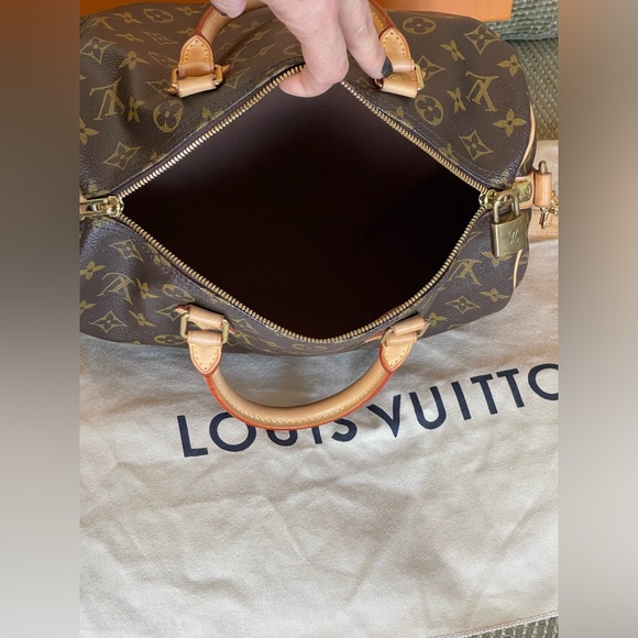 Authentic Louis Vuitton Speedy Bandoulière 30 Monogram - Picture 9 of 16